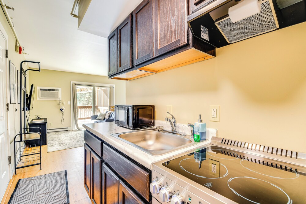 4 Mi to Stowe Mountain Resort: Studio w/ Balcony
