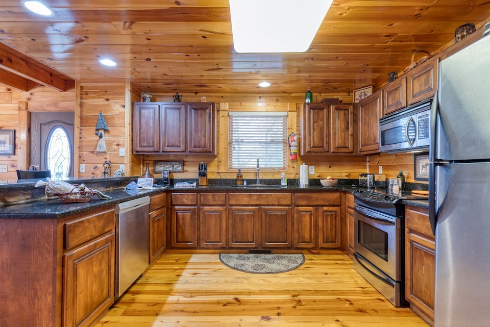 Anne s Place Cozy Cabin With Hot Tub Games Near Dollywood Attractions