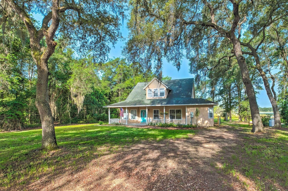 Lovely Hawthorne Home w/ Private Boat Dock! view 4