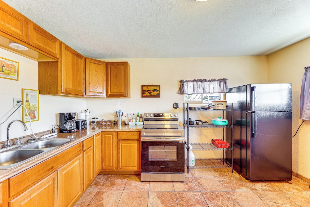 Fenced Yard & Mtn Views: Dog-friendly Superior Gem