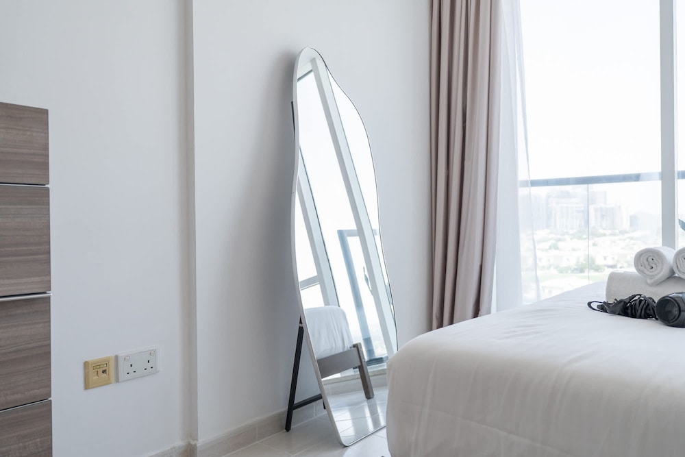 Modern 1-bed With Scenic Golf Course View