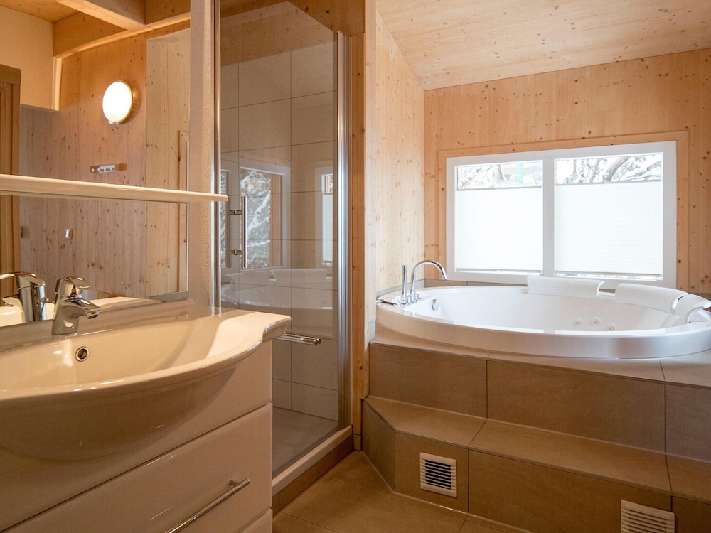 Amazing Chalet With Whirlpool