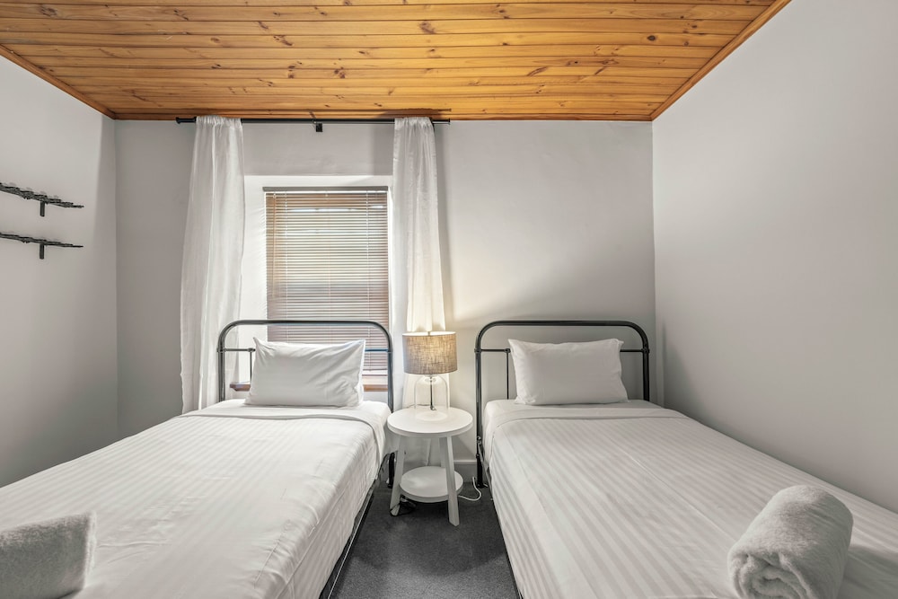 Stylish 3 Bedroom Townhouse - Hobart CBD