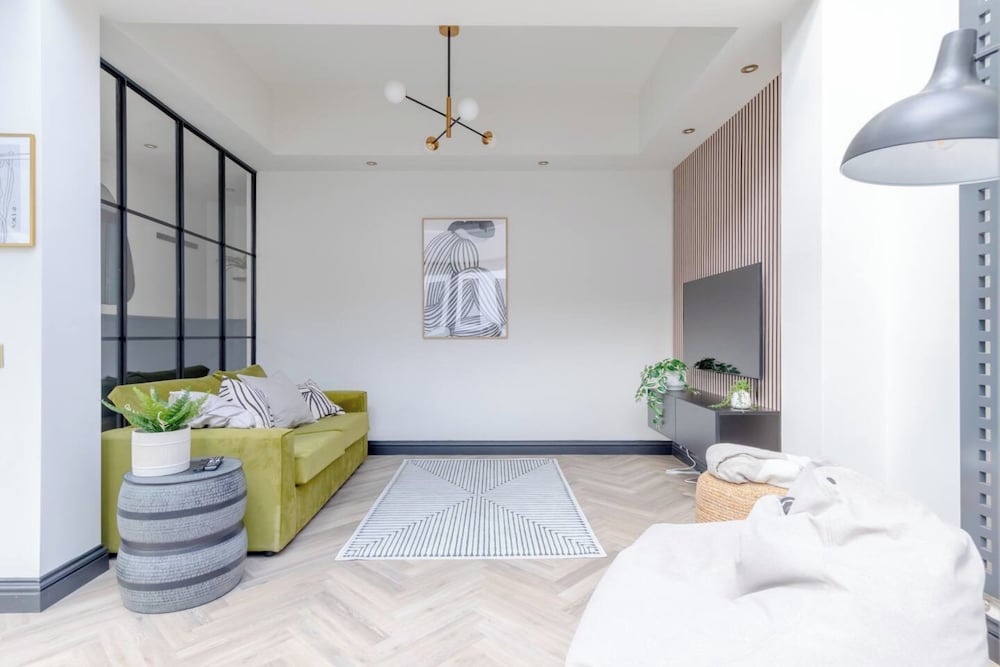 Contemporary Elegance - 2BD Flat, Clapham!