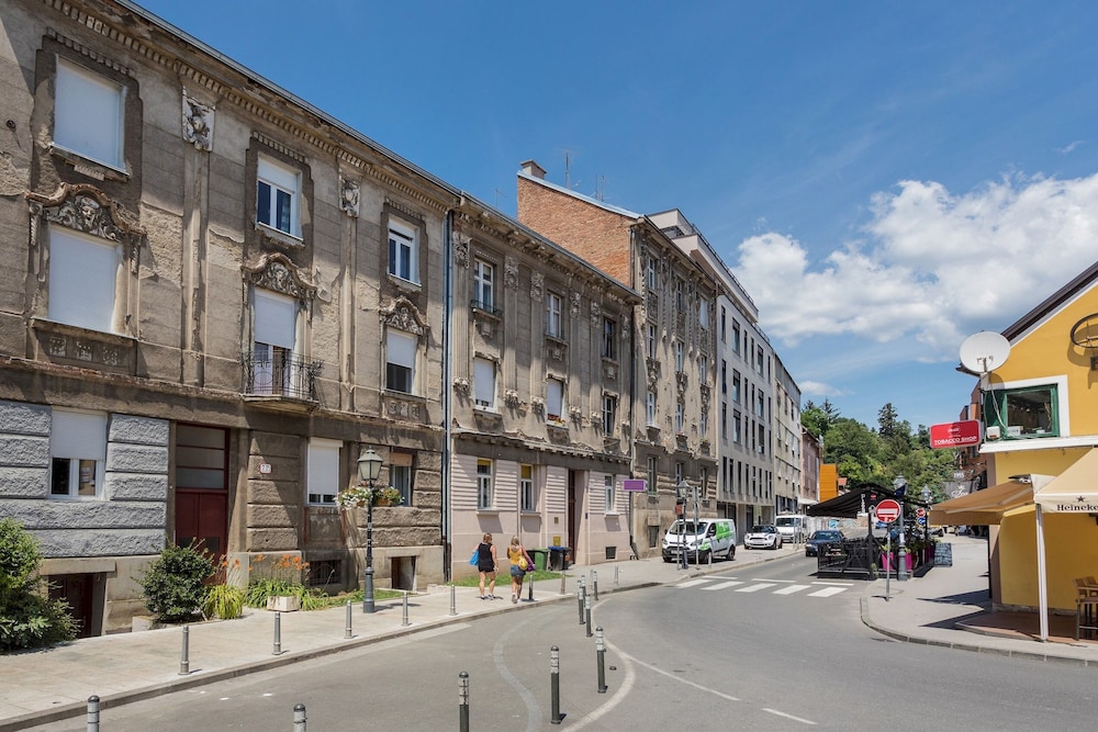 Spacious 2bdr Apartment on Tkalciceva Street view 4