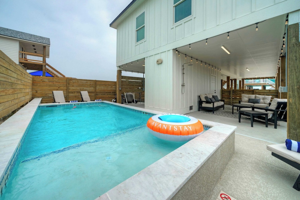 Sleeps 24 2 Homes, Priv Pool, Swing Bar, Patio Lounge Near Nature Preserve