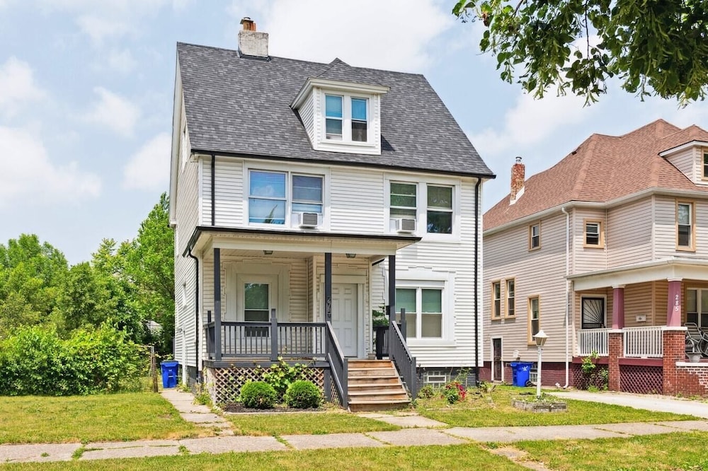 8 Guests, 4Bd Vacation Home Art Gallery, Detroit