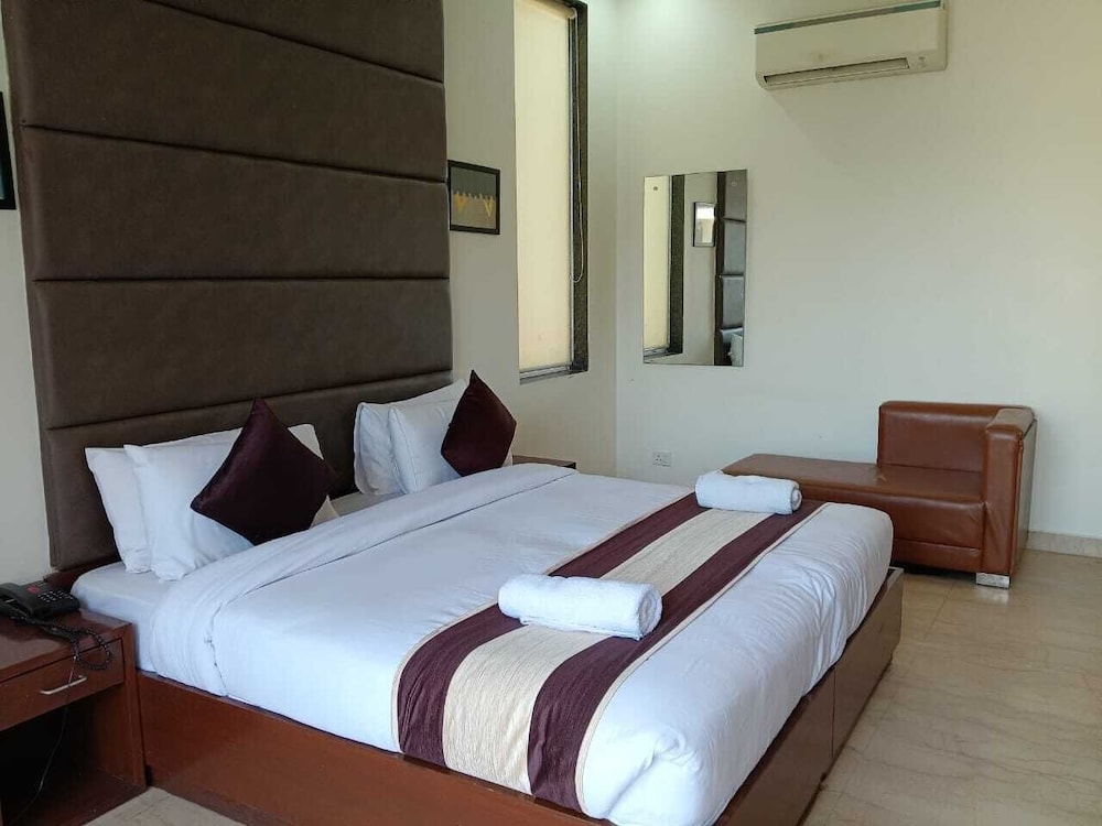 Hotel Florence and Banquets By Elite Sol