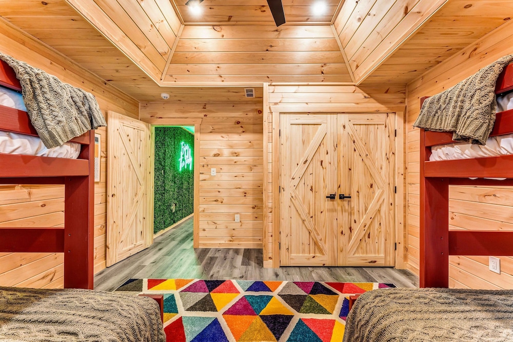 Grand Timber by Avantstay Indoor Pool Sauna Sports Court Game Room More