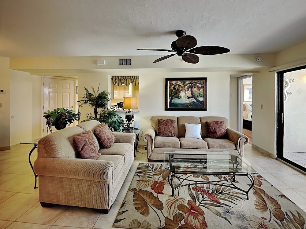 Santa Maria 208 by Distinctive Beach Rentals