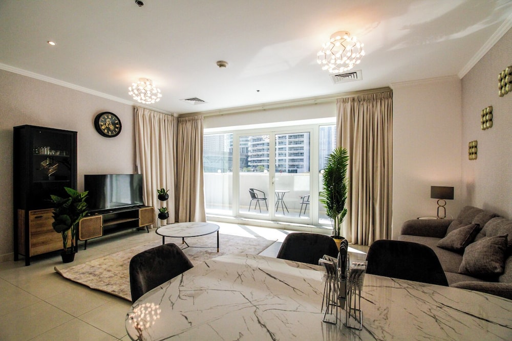 Spacious 1BR with Balcony in JLT