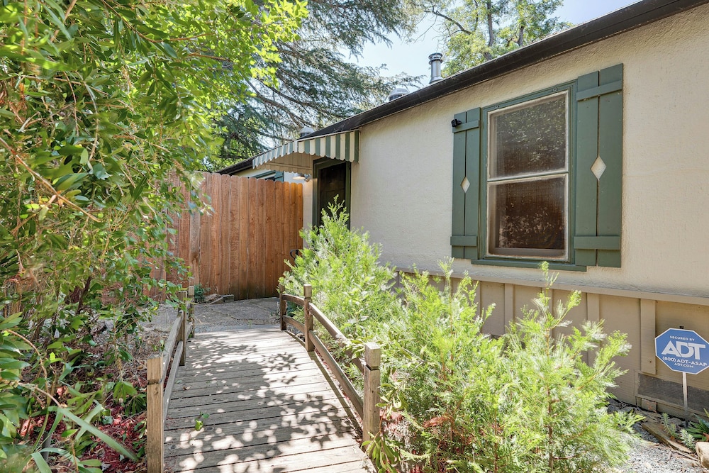 Wine Country Cottage in Historic Fiddletown!