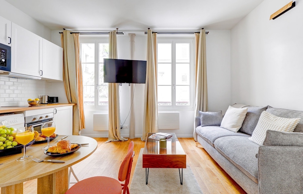 Elegant 1BR by Eiffel - Sleeps 4