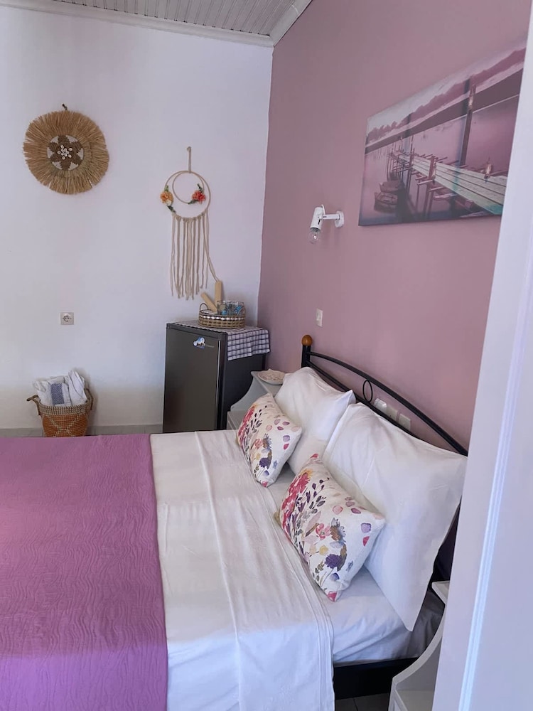 Alonnisos Beachfront Getaway - Cozy Summer Gem