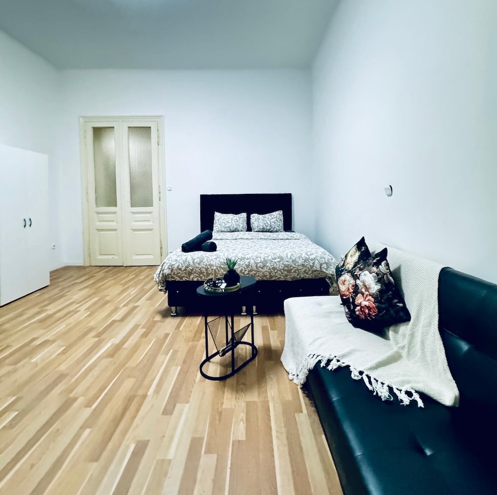 Stylish Contemporary Stay Stadthalle