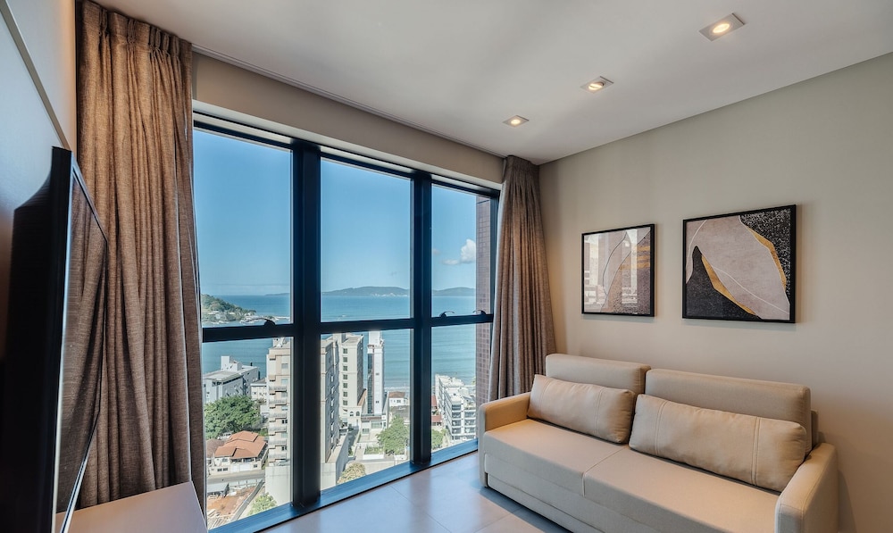 MHF II Apts Variados em Prédio com Vista para o Mar em Itapema