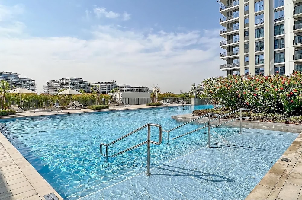 Elite LUX Holiday Homes - Upscale Stylish 2BR Dubai Hills