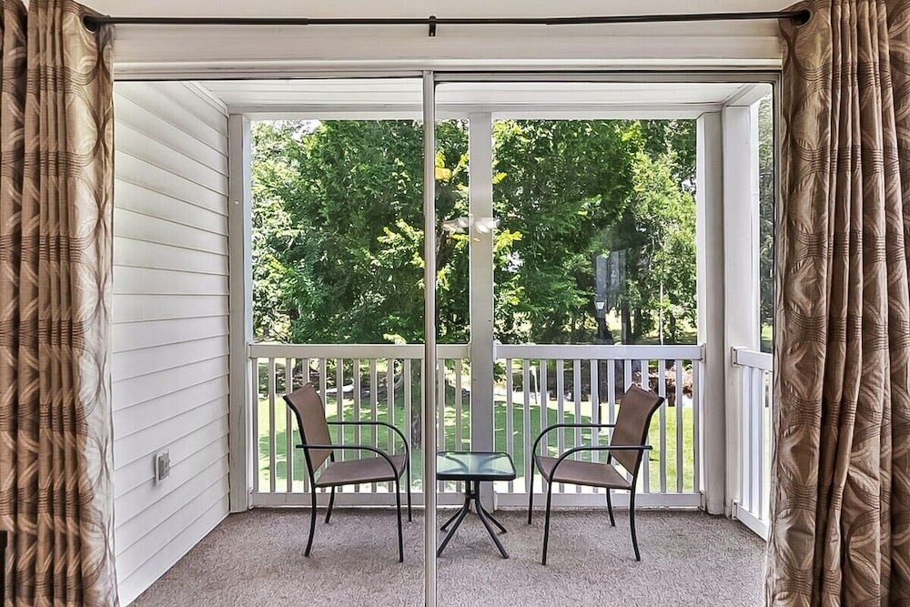 River Oaks 33f 2 Bedroom Condo