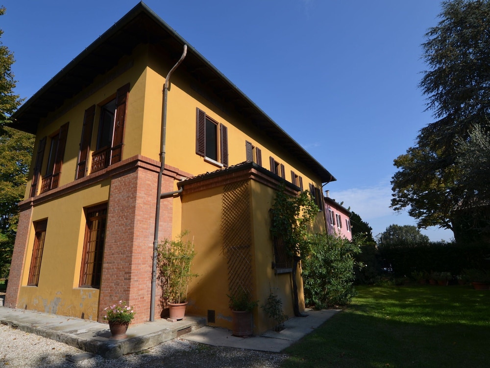 Belvilla by OYO Villa La Commenda Nove view 3