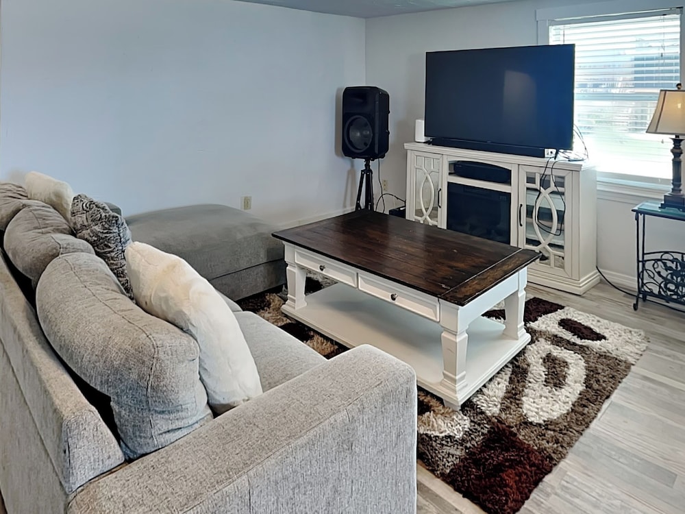 Surfside Beach Bungalow by Ryson Vacation Rentals