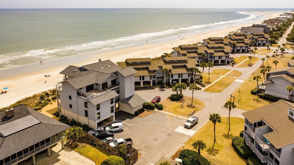 Penthouse Oceanfront Villa At Inlet Point On Litchfield Beach 3 Bedroom Condo by RedAwning