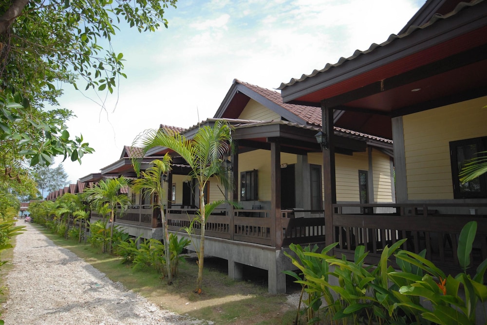 Haadyao Bungalows