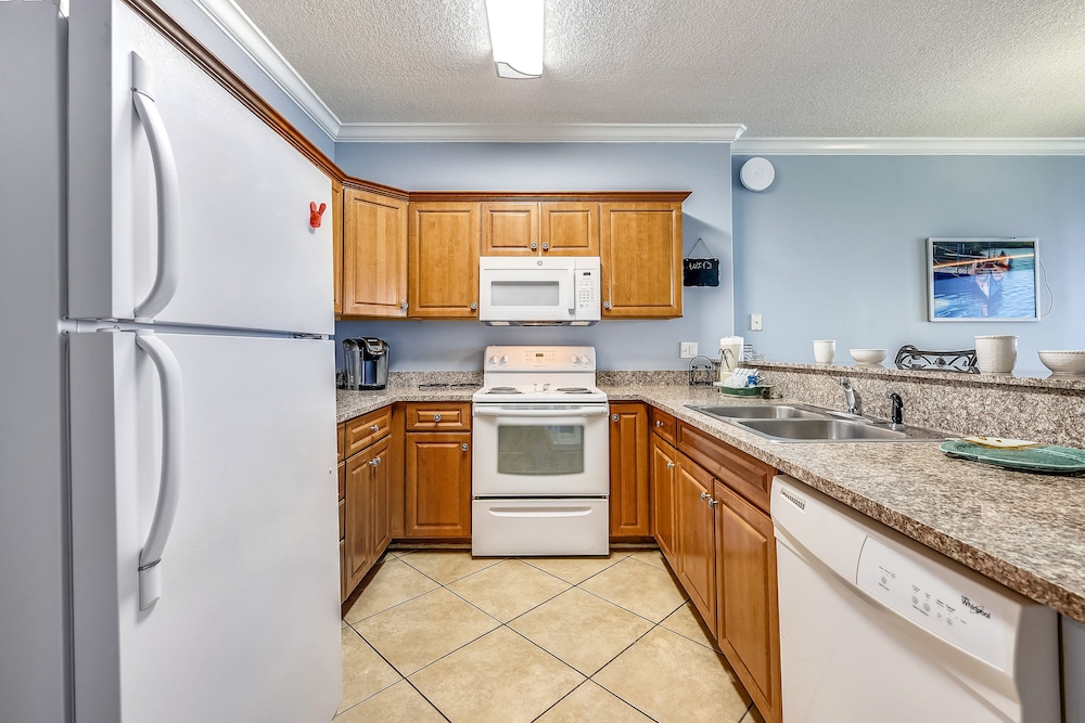 Twin Palms by Book That Condo