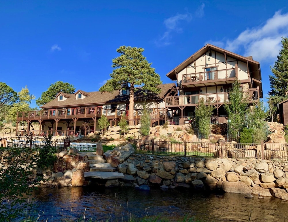 The Landing at Estes Park - Riverside Retreat