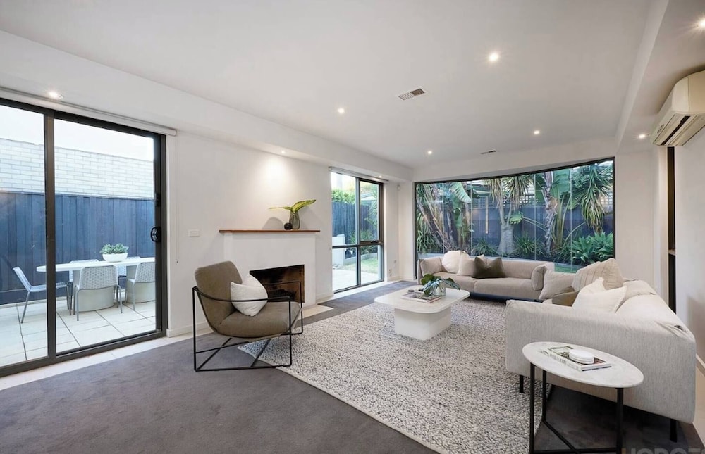 Bayside 4 bed in Sandringham w Spa and Sunset Views