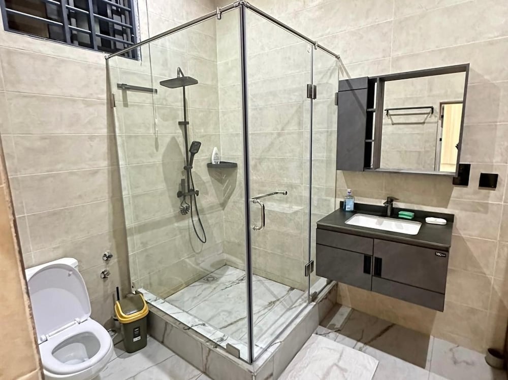 2BR Apartment With Pool and Wifi Near East Airport