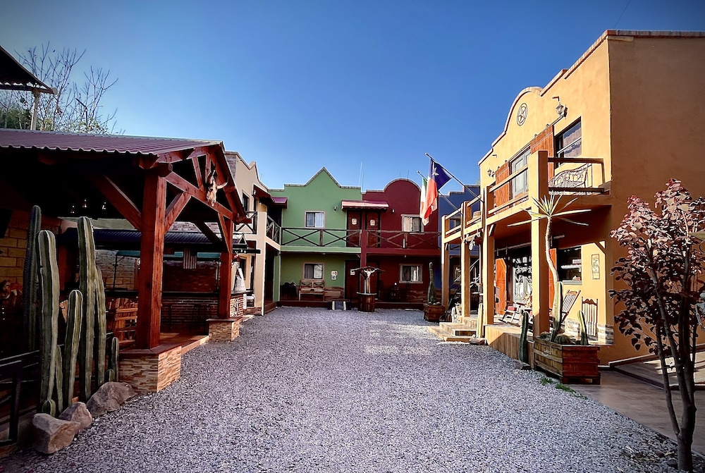 Hotel West Refugio - Image 1