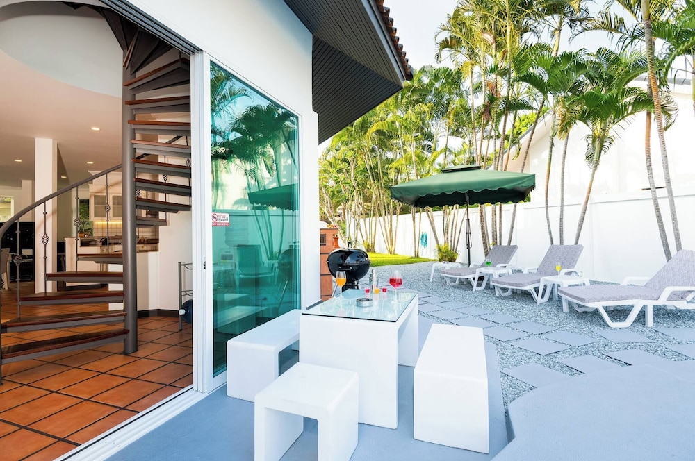 Luxury 4BR Private 425sqm Party Pool Villa