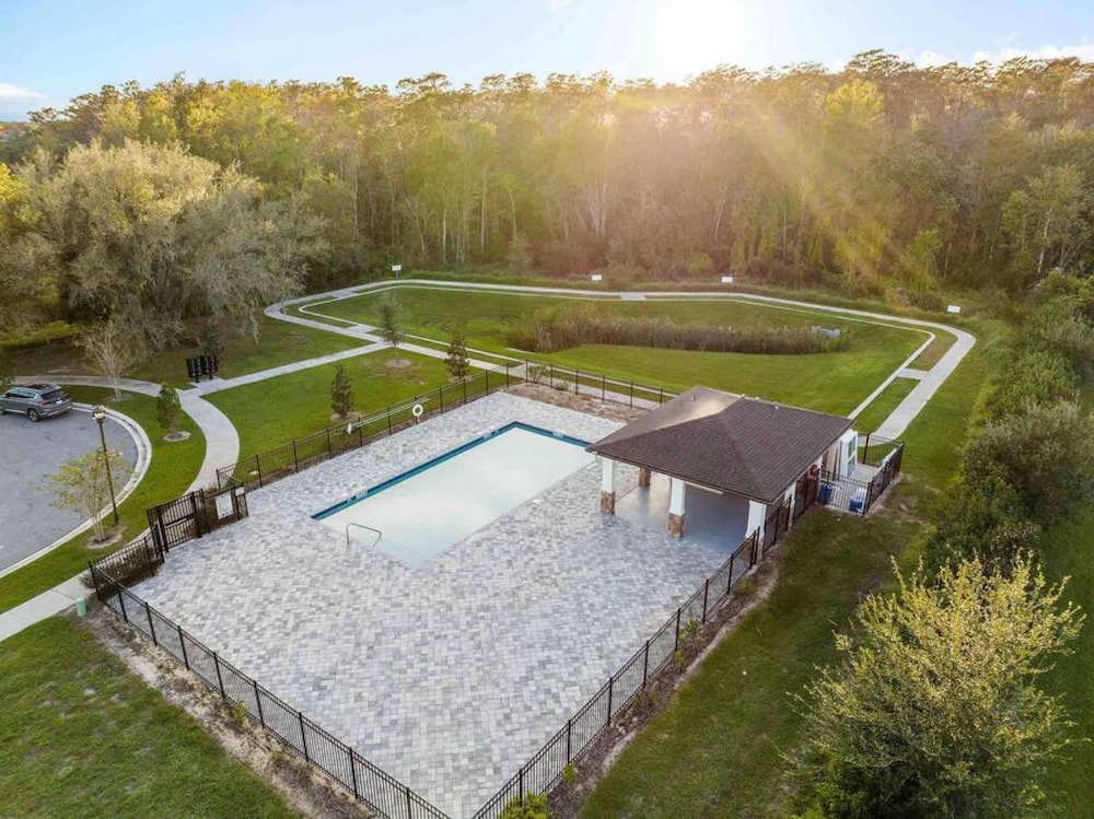 Super Calm- Sleeps 17 W Designs Close TO Parks
