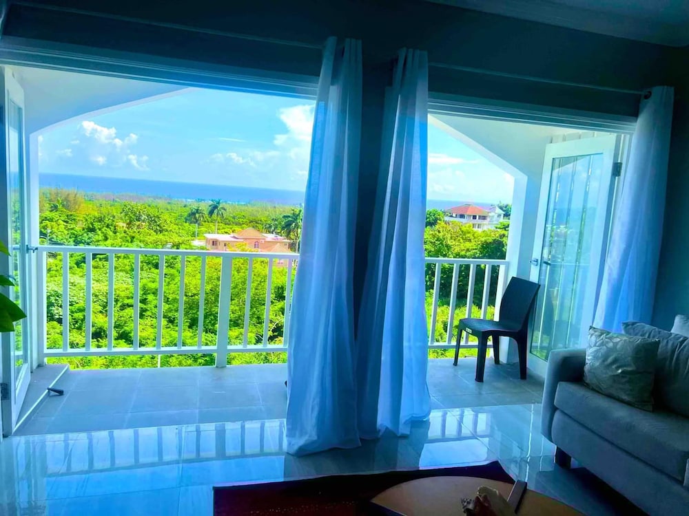 Charming Sea View Town House Chef Driver Optional view 3
