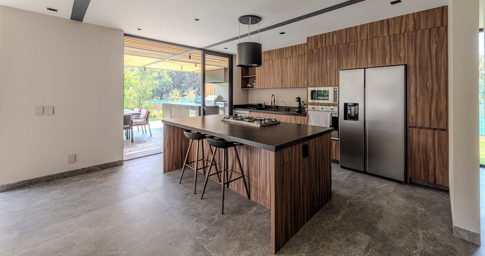 Casa Cundi-Contemporary Living in Nature