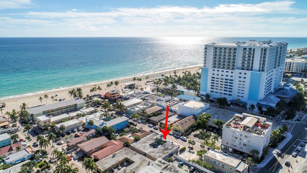 Hotel Beach Inn by DesignedVR - Image 1