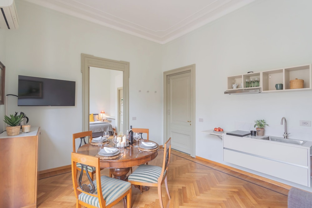 Garibaldi's Balcony by Rent all Como