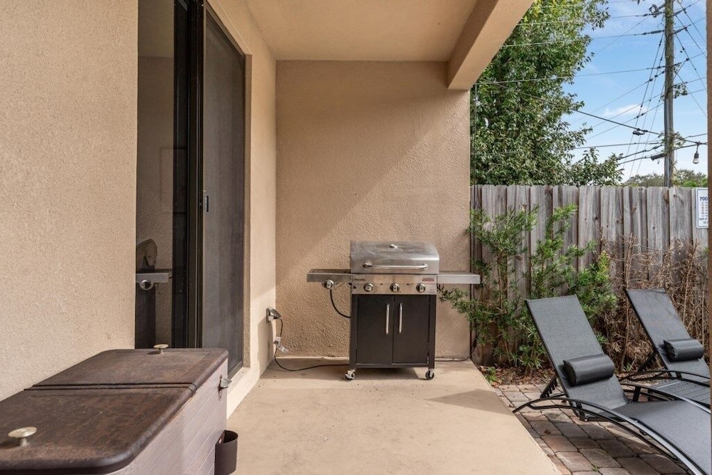 Fox Sonata Downtown Pool House 3 Bedroom Home