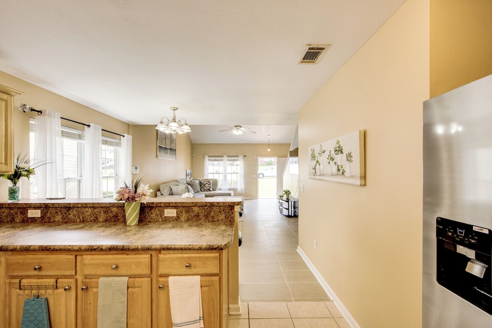 4 Mi to FSU & 5 Mi to Famu: Wfh-friendly Hub