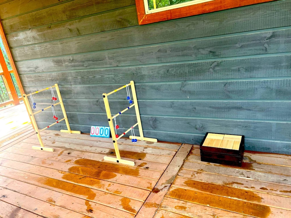 Whispering Winds Luxury Cabin in Hochatown
