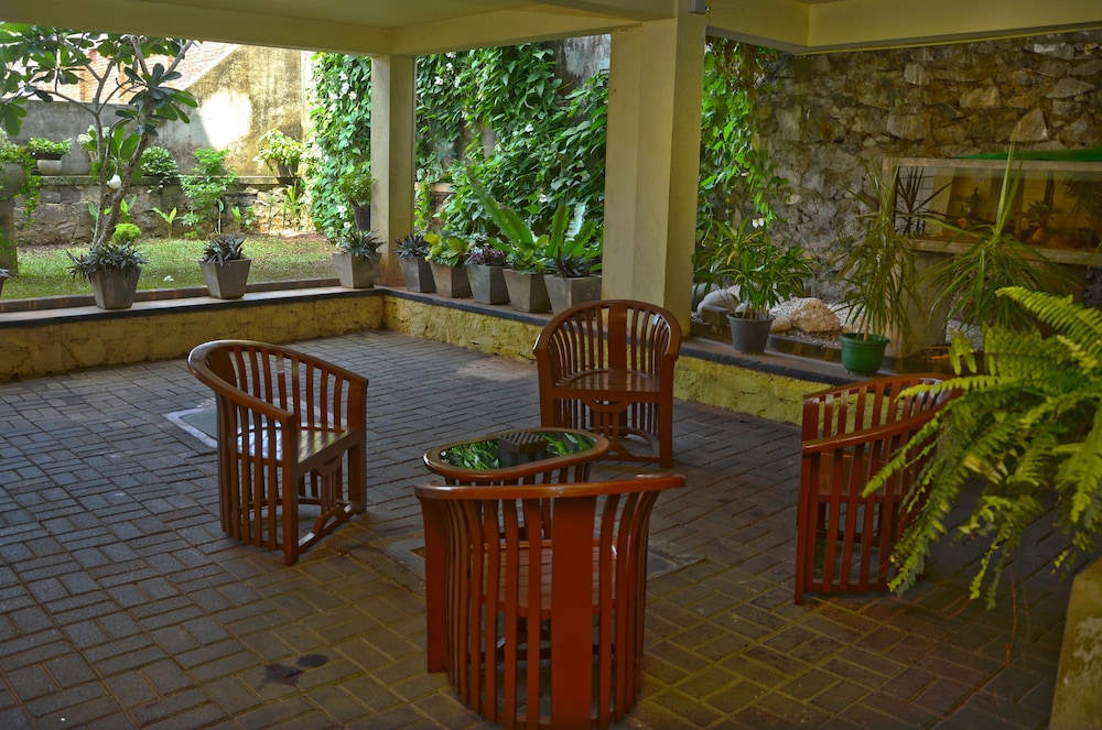 Monsoon Suites