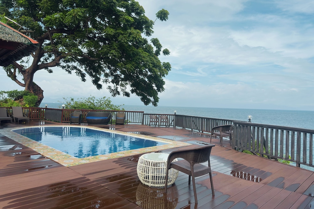 Blue Deep Resort powered by Cocotel