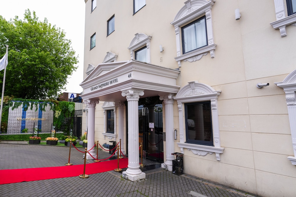 Croydon Vacations - Grand Sapphire Hotel  Banqueting - Property Image 14