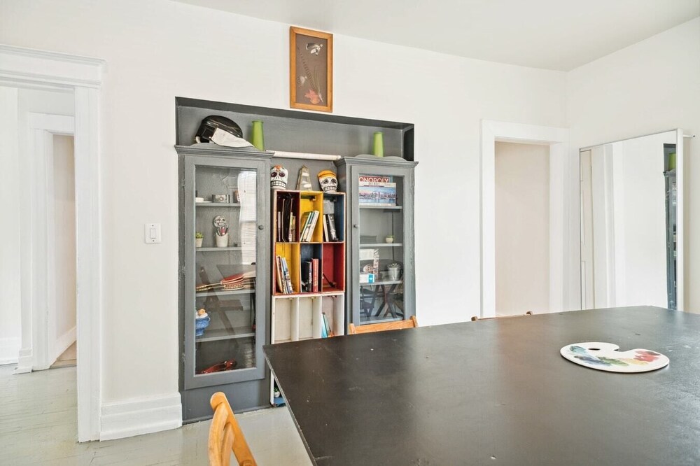 8 Guests, 4Bd Vacation Home Art Gallery, Detroit