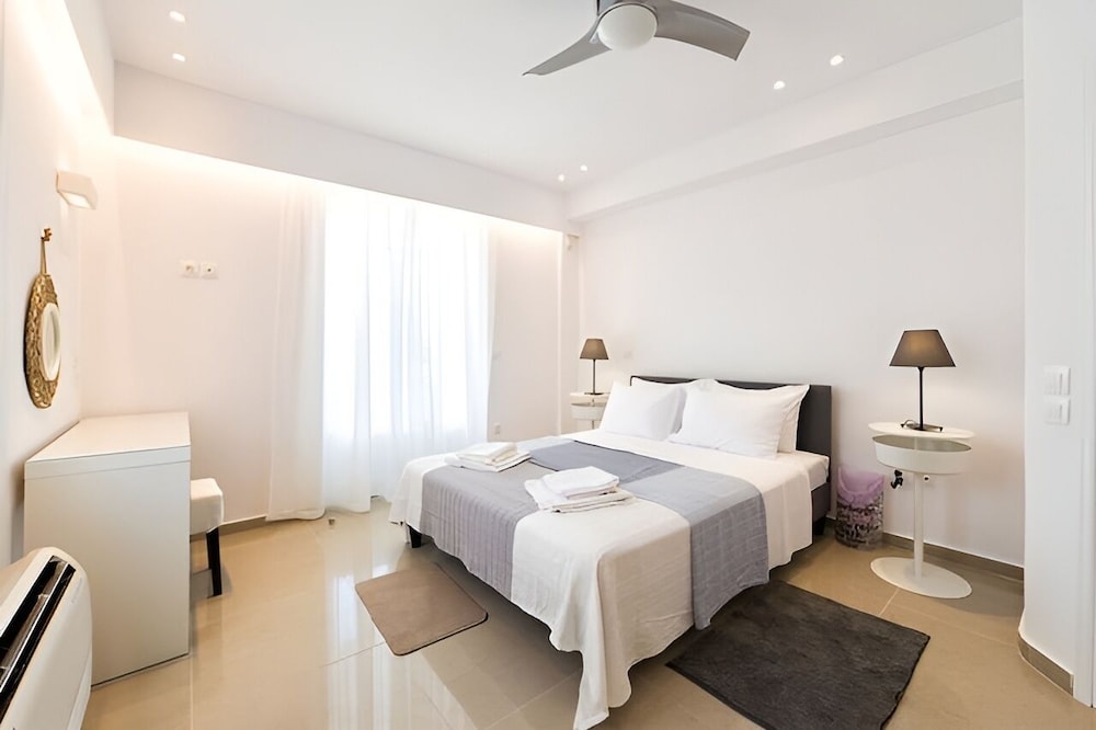 Naousa Center Living