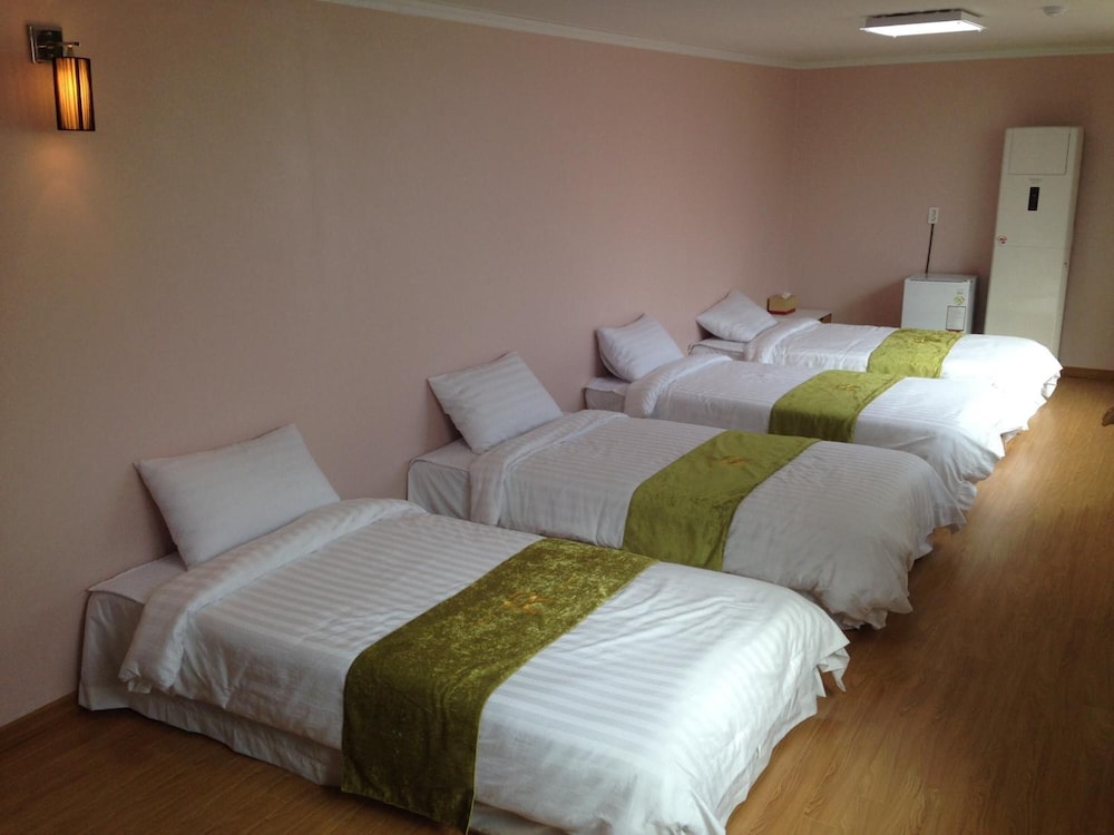 Jeju R Hotel & Guest House - Hostel