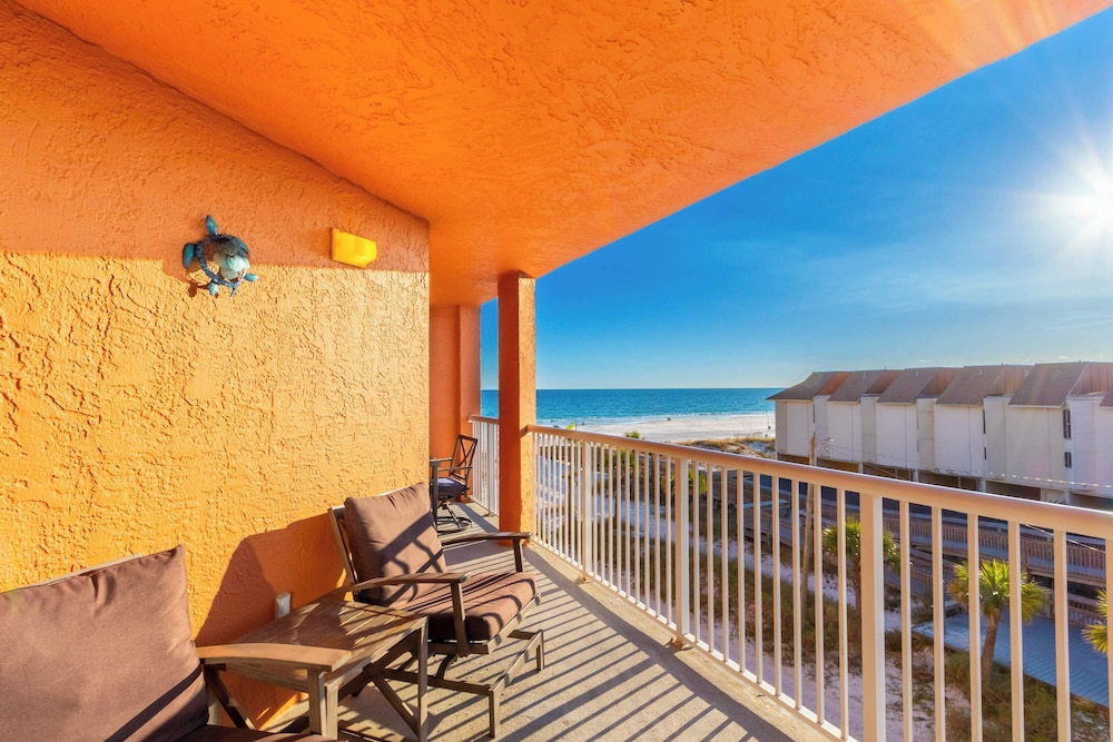 Gulf View 2 Bed Beaches Pool Dining and Fun