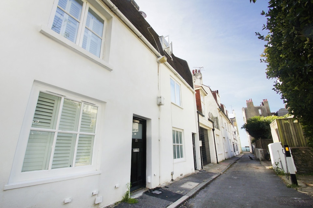 Marine Gardens Central by Brighton Holiday Lets — photo 11