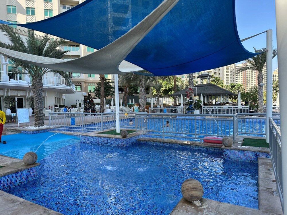 Short-stay at Al Haseer - 4 Beds Palm Holiday Apt