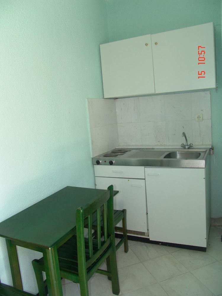Nikos Apartments
